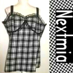 Black & white plaid top.